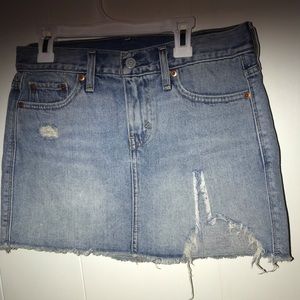 Levi’s distressed denim skirt